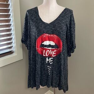LOVE AND LEGEND Plus Size Comfy T-Shirt Graphic Tee with Lip Design